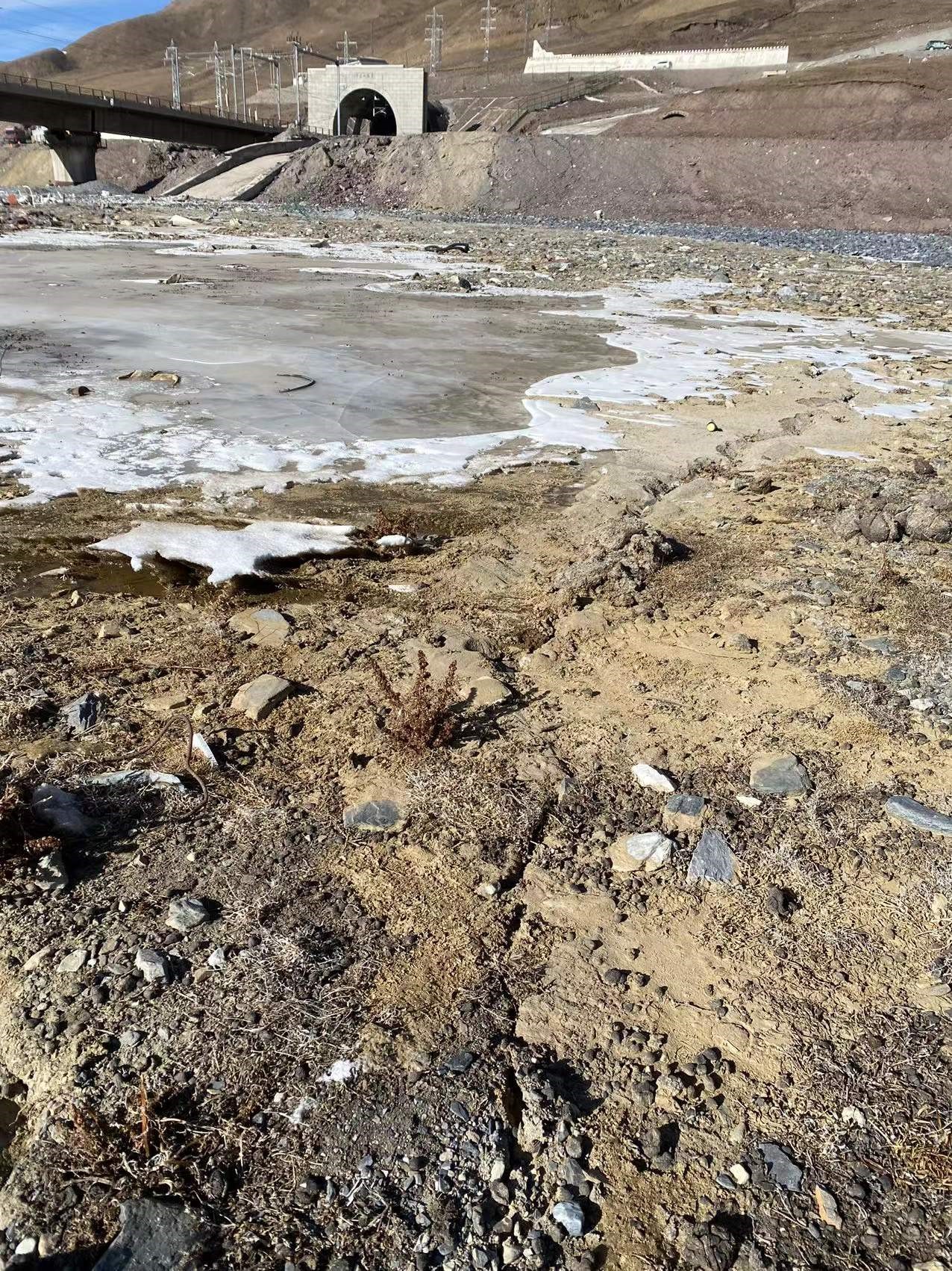 圖5 硫磺溝工程場(chǎng)地液化及地表開裂