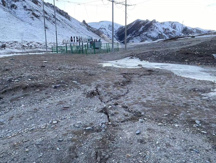 圖10 地裂縫貫穿路基后延伸